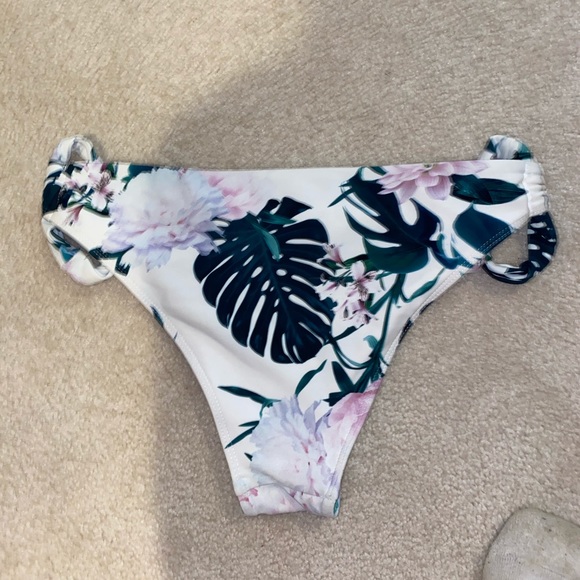 Kendal and Kylie bikini bottoms BOGO free! - Picture 2 of 3